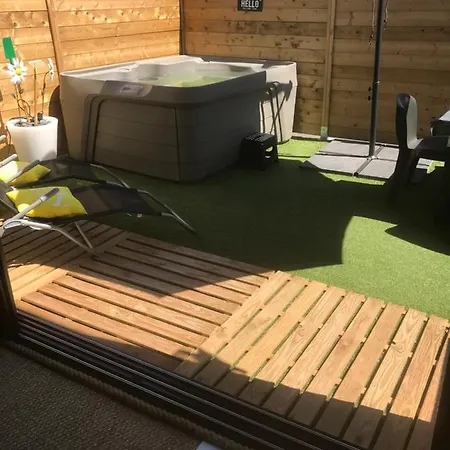 Au 29 Cocon Avec Jacuzzi Privatif Holiday home Longeves (Charente-Maritime)